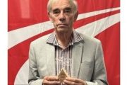 Keith Richards receives EA award